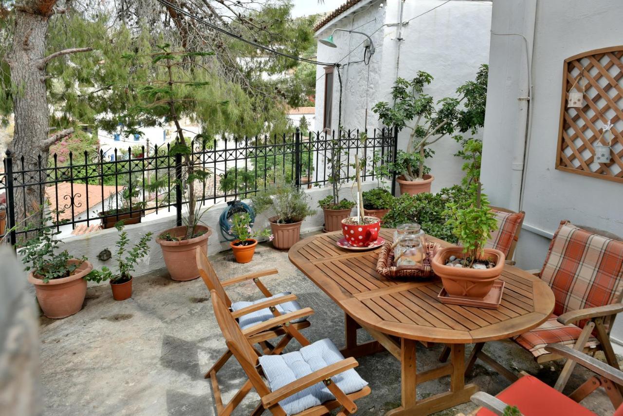 Grandmas Guest House هيدرا المظهر الخارجي الصورة